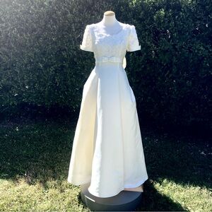Vintage candlelight white Lady Eleanor wedding dress size 12 medium